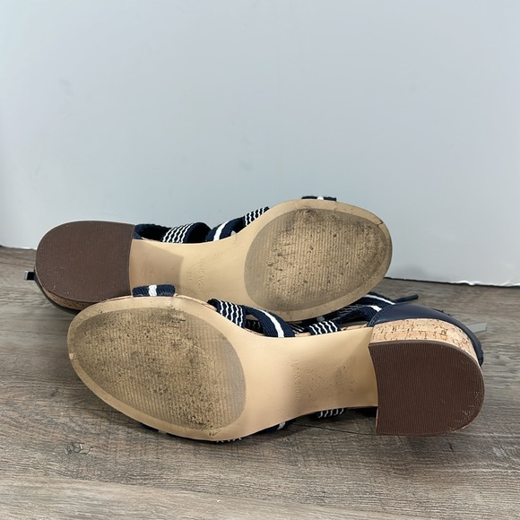 Fun Nine West sandals size 9. Leather and fabric with cork heels. Summer ready! - Picture 11 of 12